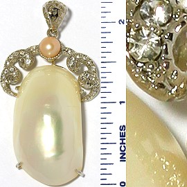 Mother of Pearl Nacre Pendant Cream PD3579
