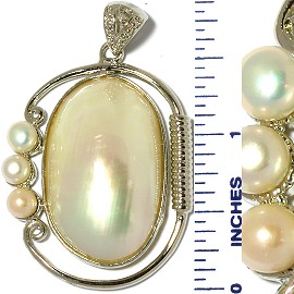 Mother of Pearl Nacre Pendant Cream PD3580